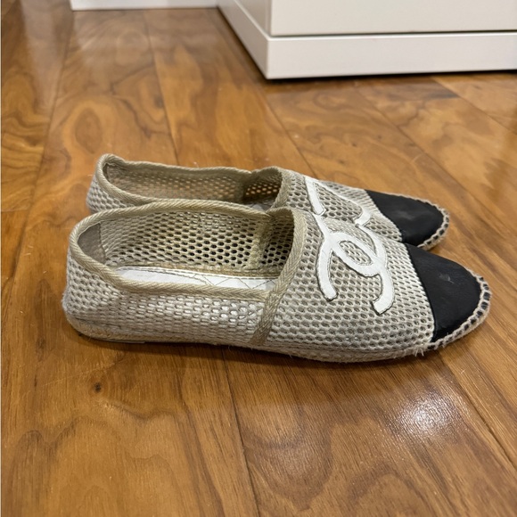 Chanel Mesh Logo Flats - Picture 6 of 9